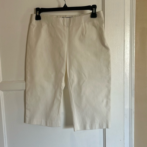 Alfani stretch Bermuda shorts. White. Size 2 - Picture 1 of 4